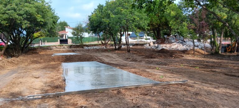 El terreno del anden de becerril