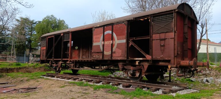 Vagón de tren de lado